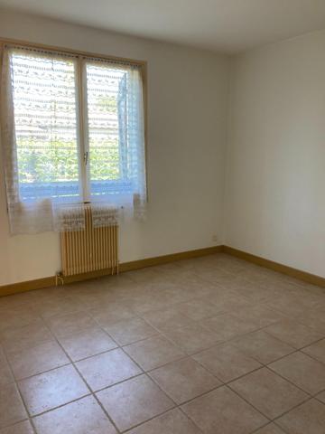 Proche gare et tout commerce