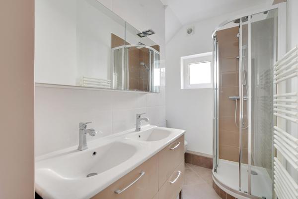 Paris (75008) Paris 8ème - SAINT AUGUSTIN - 4ème étage : Appartement de 88 m2 avec balcon filant