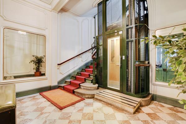 Paris (75008) Paris 8ème - SAINT AUGUSTIN - 4ème étage : Appartement de 88 m2 avec balcon filant