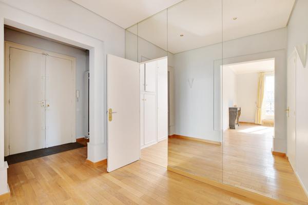 Paris (75008) Paris 8ème - SAINT AUGUSTIN - 4ème étage : Appartement de 88 m2 avec balcon filant