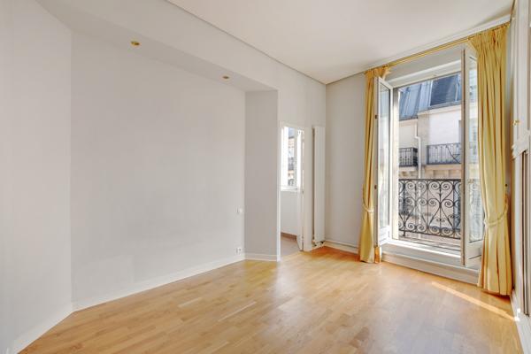 Paris (75008) Paris 8ème - SAINT AUGUSTIN - 4ème étage : Appartement de 88 m2 avec balcon filant