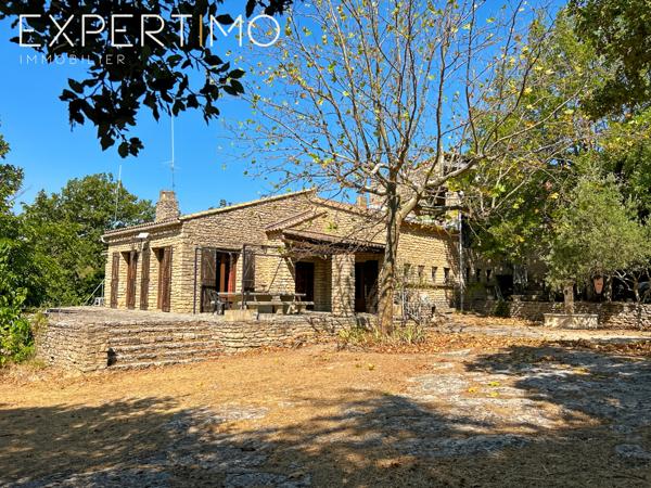 Cabrières-d'Avignon (84220) Cabrières d'Avignon proche Gordes maison en pierres de 200 m2 10 pièces terrain 5000 m2