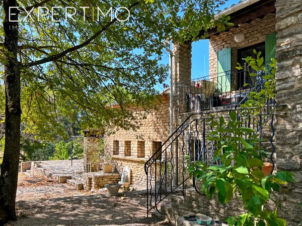 Cabrières-d'Avignon (84220) Cabrières d'Avignon proche Gordes maison en pierres de 200 m2 10 pièces terrain 5000 m2