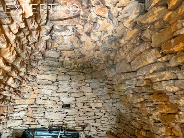 Cabrières-d'Avignon (84220) Cabrières d'Avignon proche Gordes maison en pierres de 200 m2 10 pièces terrain 5000 m2