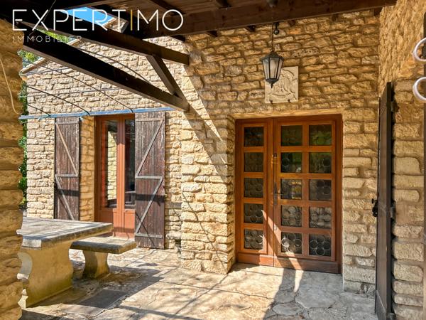 Cabrières-d'Avignon (84220) Cabrières d'Avignon proche Gordes maison en pierres de 200 m2 10 pièces terrain 5000 m2