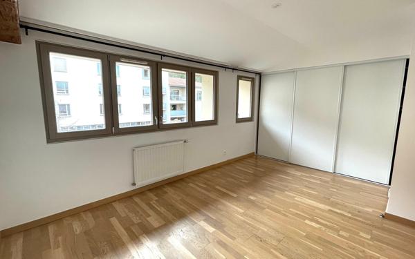 Appartement à louer    4 pièces •  Caluire-et-Cuire