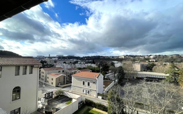 Appartement à louer    4 pièces •  Caluire-et-Cuire