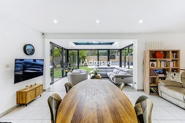 Exclusivité - Maison T6 de 161m² avec un grand garage de 35m² sur une parcelle de 890 m² avec Piscine