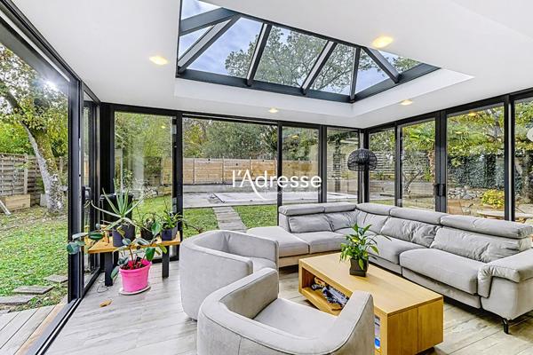 Exclusivité - Maison T6 de 161m² avec un grand garage de 35m² sur une parcelle de 890 m² avec Piscine