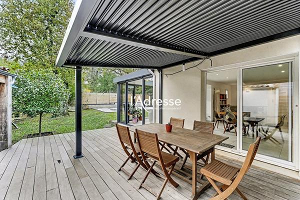 Exclusivité - Maison T6 de 161m² avec un grand garage de 35m² sur une parcelle de 890 m² avec Piscine