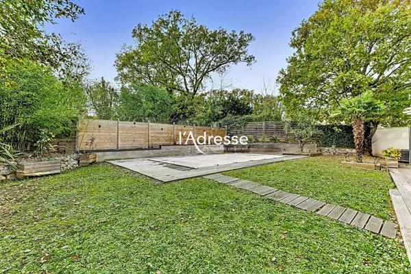 Exclusivité - Maison T6 de 161m² avec un grand garage de 35m² sur une parcelle de 890 m² avec Piscine