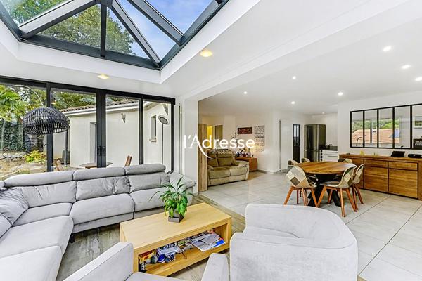 Exclusivité - Maison T6 de 161m² avec un grand garage de 35m² sur une parcelle de 890 m² avec Piscine