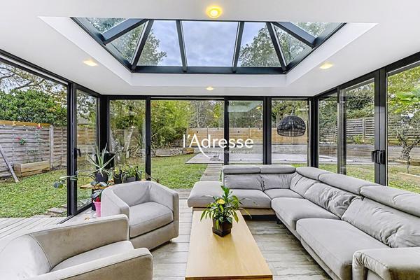 Exclusivité - Maison T6 de 161m² avec un grand garage de 35m² sur une parcelle de 890 m² avec Piscine