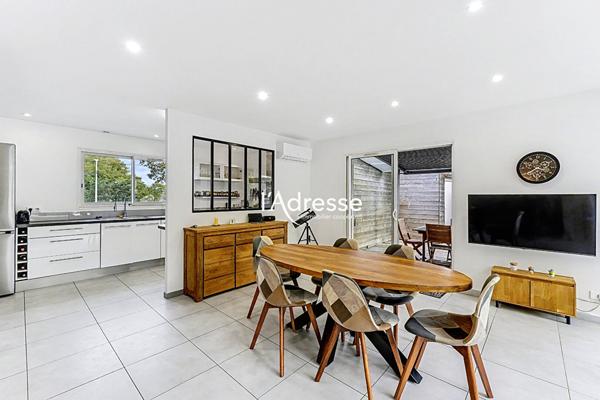 Exclusivité - Maison T6 de 161m² avec un grand garage de 35m² sur une parcelle de 890 m² avec Piscine