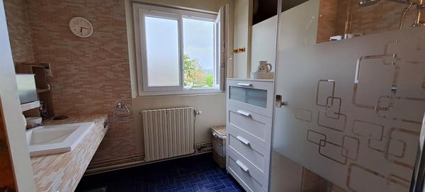 Maison spacieuse à vendre à Étampes - Un véritable havre de paix !