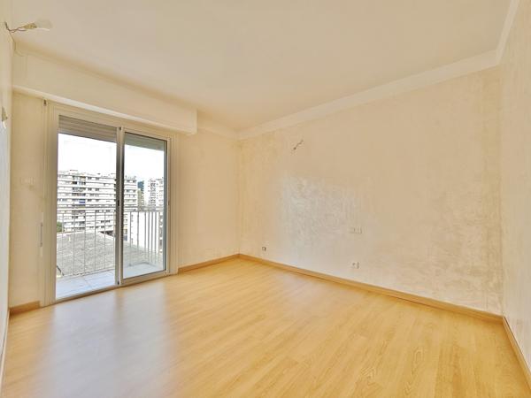 AJACCIO T3 rénové vue mer en dernier étage Ajaccio (20090)