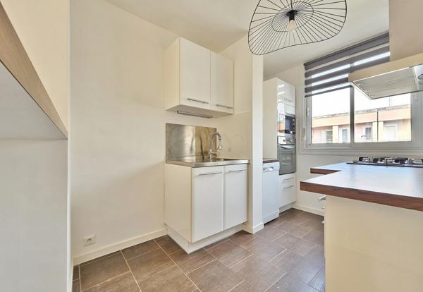 AJACCIO T3 rénové vue mer en dernier étage Ajaccio (20090)