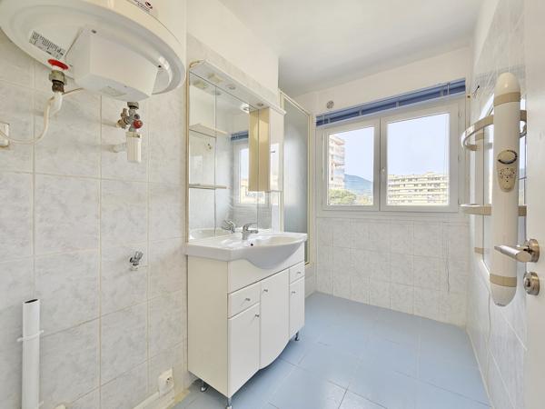 AJACCIO T3 rénové vue mer en dernier étage Ajaccio (20090)