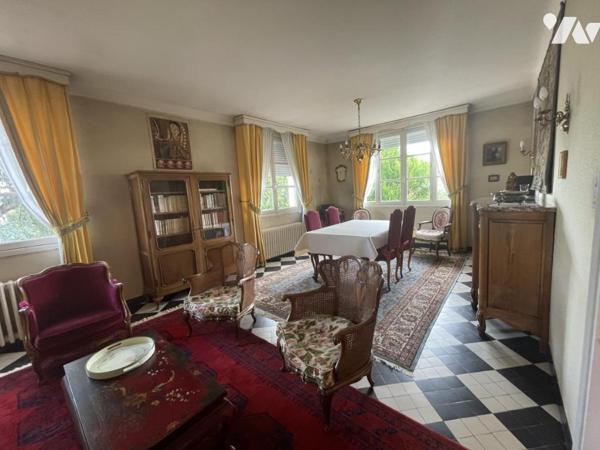 Maison familiale de 5 chambres - grand garage - jardin arboré