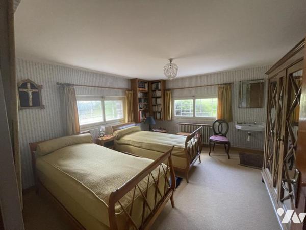 Maison familiale de 5 chambres - grand garage - jardin arboré