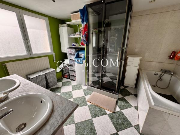 Maison
                                                                                                                                                                                                                                                                                                                        6 pièce(s)                                                                                                                                                                                                          4 chambre(s)                                                                                                                                                                                                          130  m²