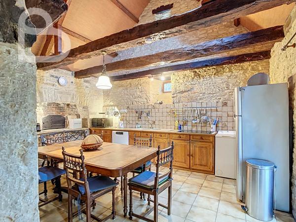 Gourdon (46300) Domaine en pierre avec deux maisons, grange et bassin