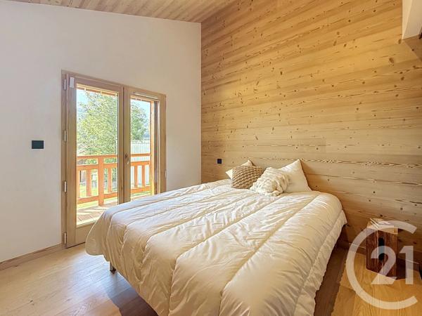 Maison à vendre  5 pièces - 109 m 2   TANINGES  - 74