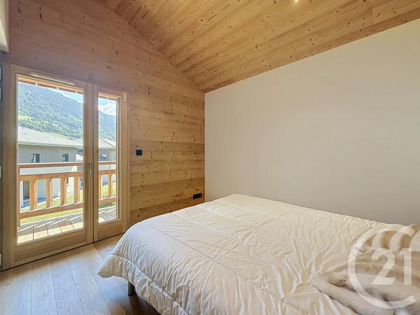 Maison à vendre  5 pièces - 109 m 2   TANINGES  - 74