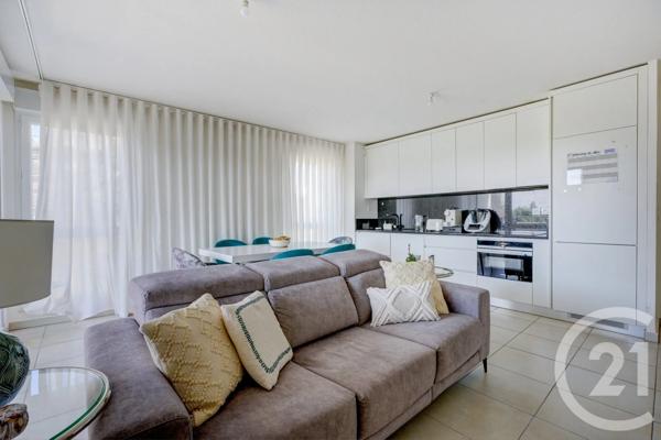 Appartement T3 à vendre  3 pièces - 62,50 m 2   LYON  - 69009