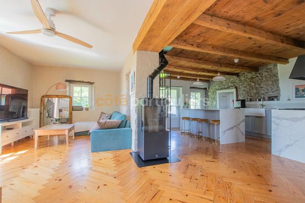 Vente
                Villa190 m² - 7 Pièces -
                    SCIEZ (74140)