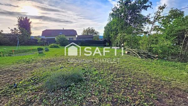 Terrain 775 m² – Beau potentiel, centre village au calme