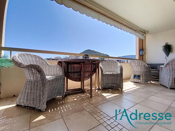 VUE MER ! La plage à pied ! 3 p. avec terrasse 14 m² au calme, PK S/SOL