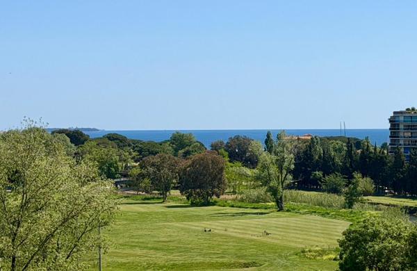VUE MER ! La plage à pied ! 3 p. avec terrasse 14 m² au calme, PK S/SOL