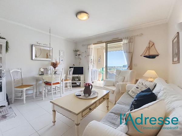VUE MER ! La plage à pied ! 3 p. avec terrasse 14 m² au calme, PK S/SOL