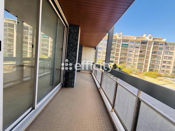 Appartement
         4 pièces
        - 115 m² 490 000 € *