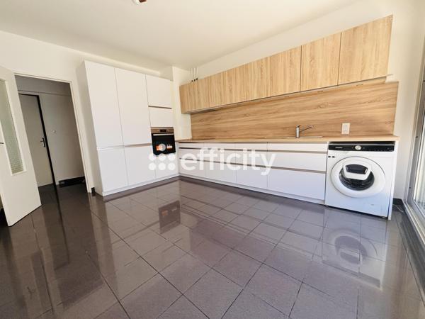 Appartement
         4 pièces
        - 115 m² 490 000 € *