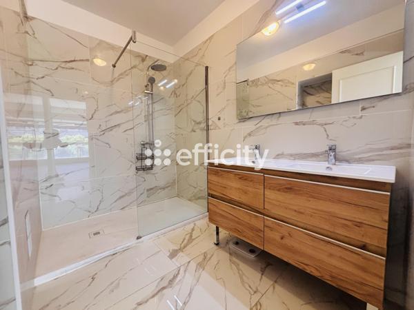 Appartement
         4 pièces
        - 115 m² 490 000 € *