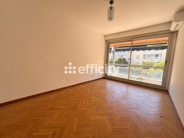 Appartement
         4 pièces
        - 115 m² 490 000 € *
