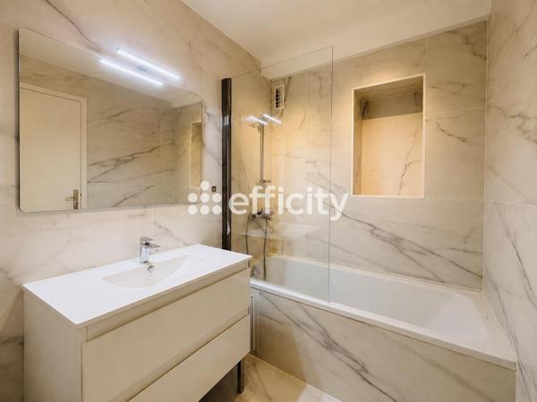Appartement
         4 pièces
        - 115 m² 490 000 € *