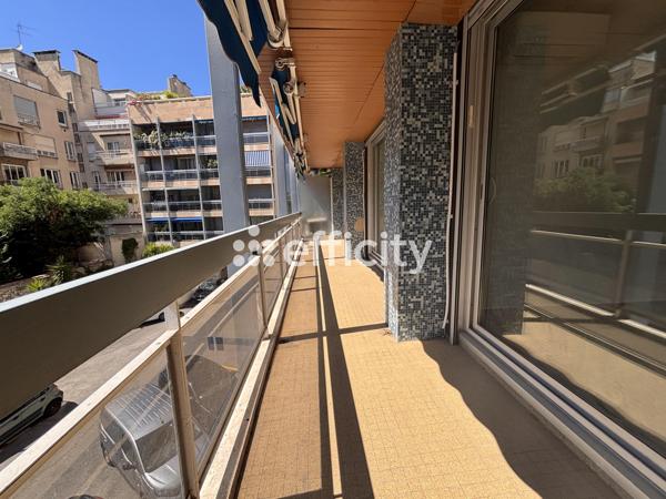 Appartement
         4 pièces
        - 115 m² 490 000 € *