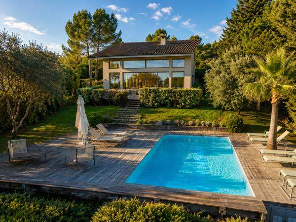 Maison
         6 pièces
        - 200 m² 1 980 000 € *