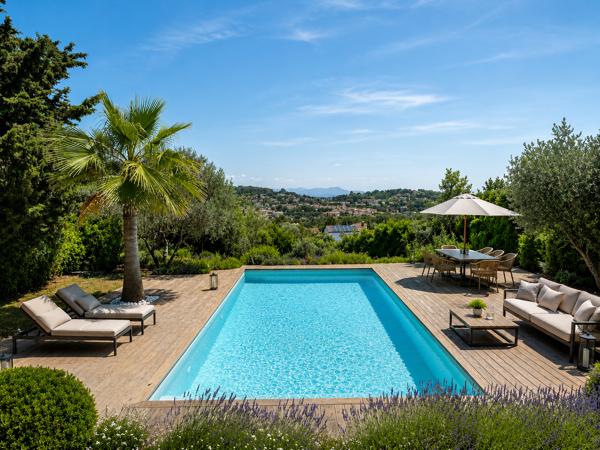 Maison
         6 pièces
        - 200 m² 1 980 000 € *