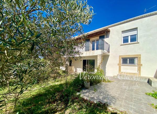 Propriété de 220m2 posée sur un terrain arboré de 1256m2 au calme