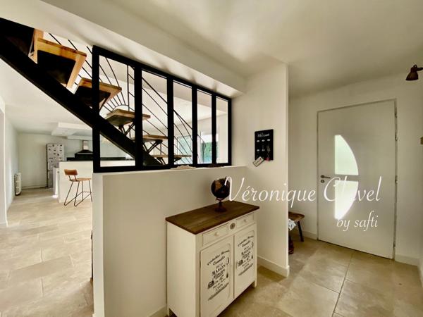 Propriété de 220m2 posée sur un terrain arboré de 1256m2 au calme