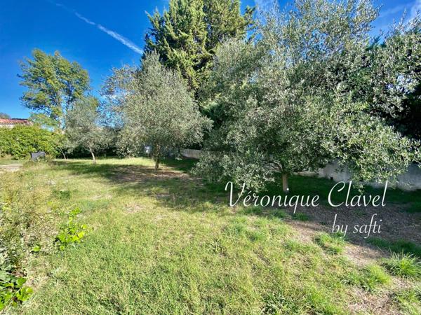 Propriété de 220m2 posée sur un terrain arboré de 1256m2 au calme