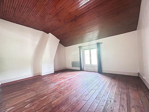 Maison Vaux-sur-seine 7 pièce(s) 164.23 m2 €265 000 ** - Référence 1754