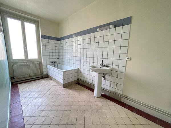 Maison Vaux-sur-seine 7 pièce(s) 164.23 m2 €265 000 ** - Référence 1754