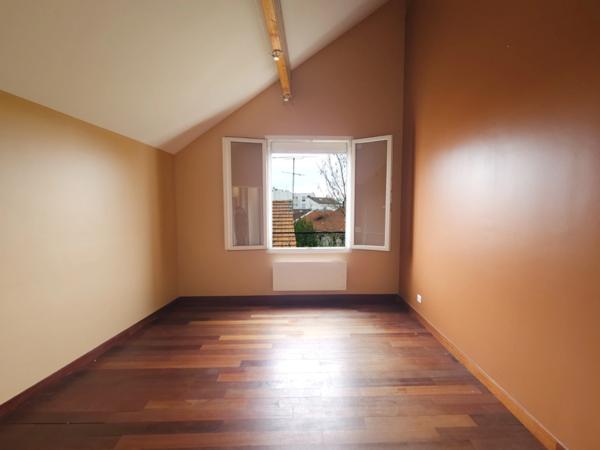 94350 VILLIERS-SUR-MARNE - CENTRE VILLE - LOFT - 106m² - 4 PIÈCES - 2 CHAMBRES - 2 BALCONS - DERNIER ÉTAGE - PARKING - RER 