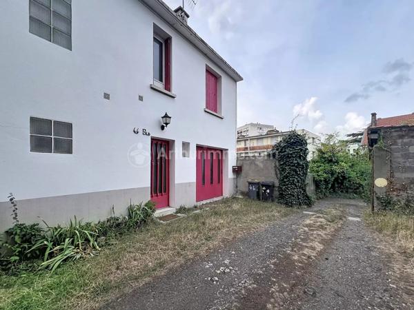Location                                                      Maison
                        
                     3 pièces                      89 m2                     à Clermont-Ferrand