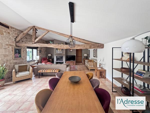 EXCLUSIVITE Élégante Maison en pierre rénovée avec piscine et dépendance